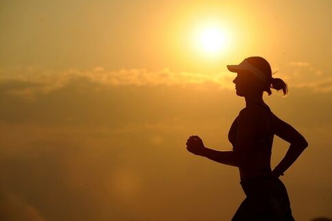 Možete trčati da izgubite težinu ne samo ujutro, već i navečer. 